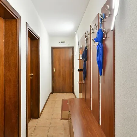 Budget Flat In Apartment Varna