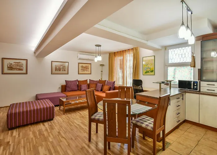 Budget Flat In וארנה